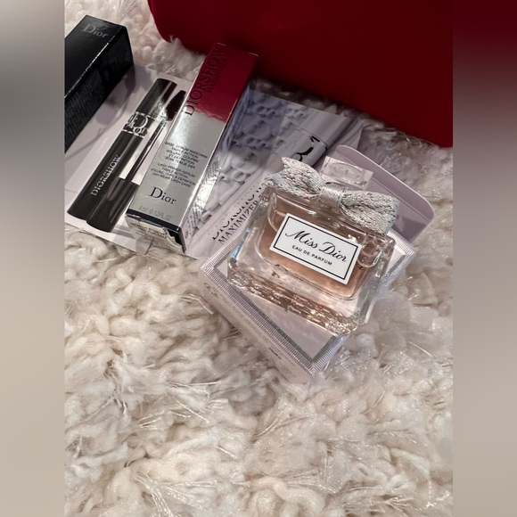 New DIOR  RED EMBROIDERED COSMETICS BAG with freebies - Picture 3 of 10